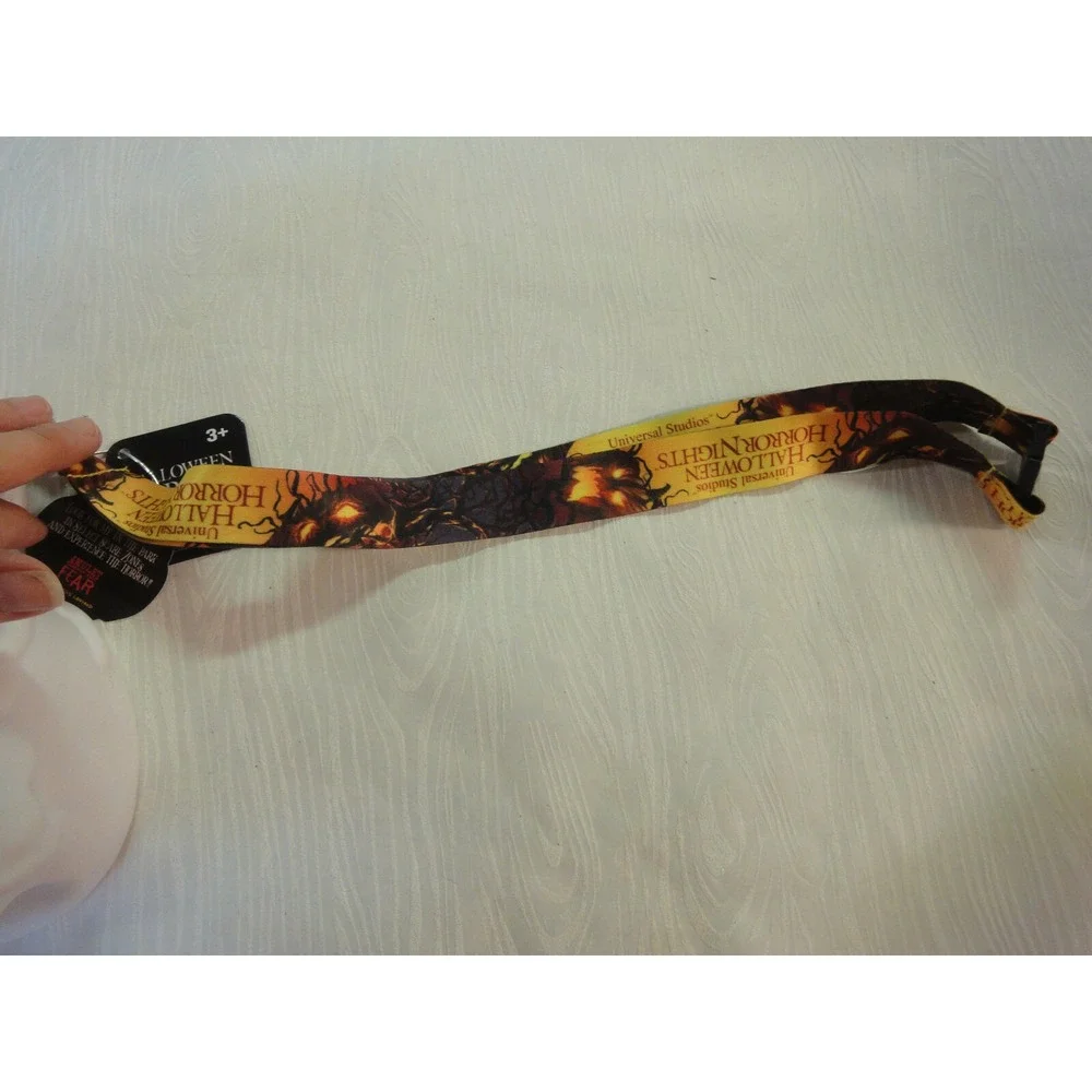 Universal Studios Halloween Horror Nights‎ Lanyard with lightup candle skull NEW